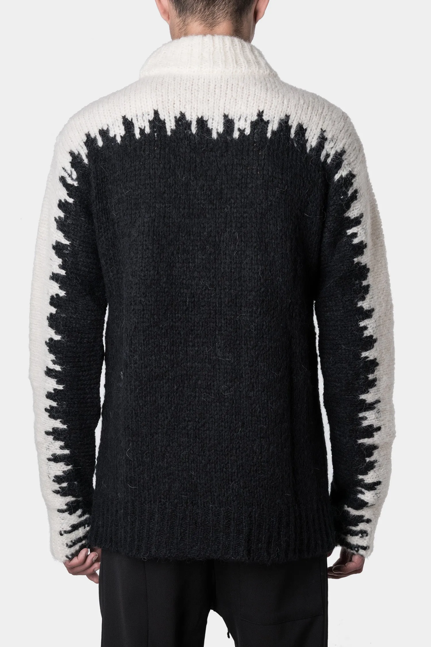 Contrast turtleneck knit pullover